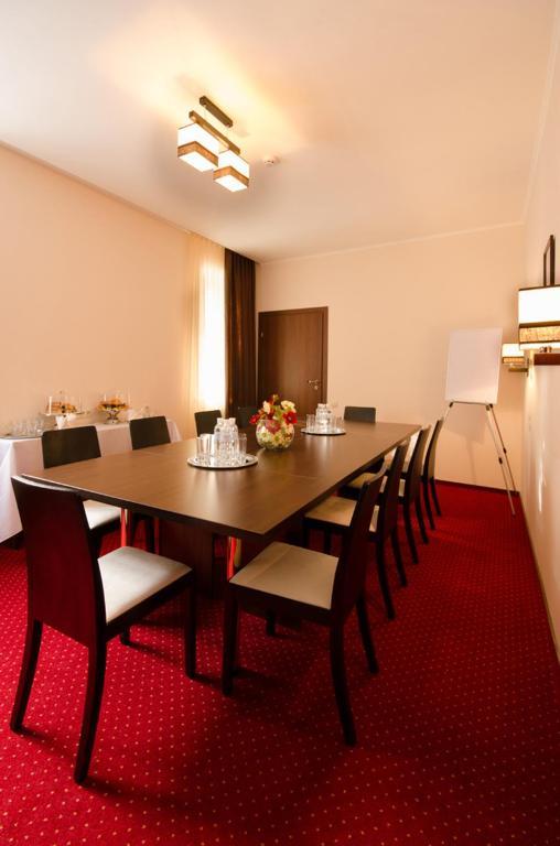 Hotel 12 Charków Zewnętrze zdjęcie