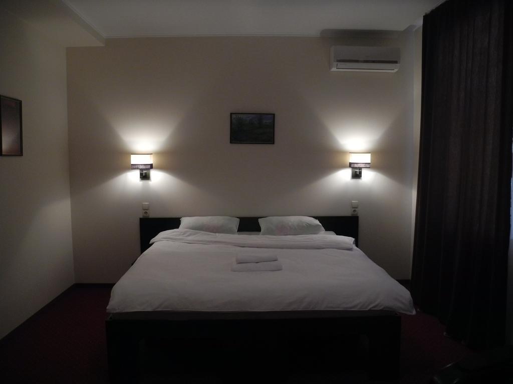 Hotel 12 Charków Zewnętrze zdjęcie