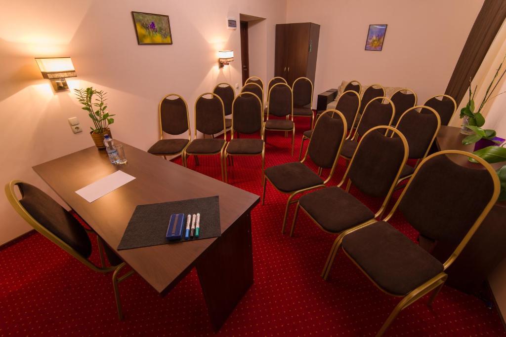 Hotel 12 Charków Zewnętrze zdjęcie